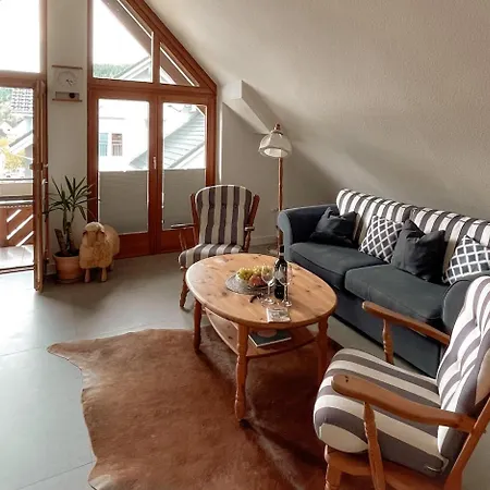 Apartment Gemütliche Dachgeschosswohnung Mit Balkon *