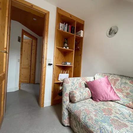 Gemütliche Dachgeschosswohnung Mit Balkon *