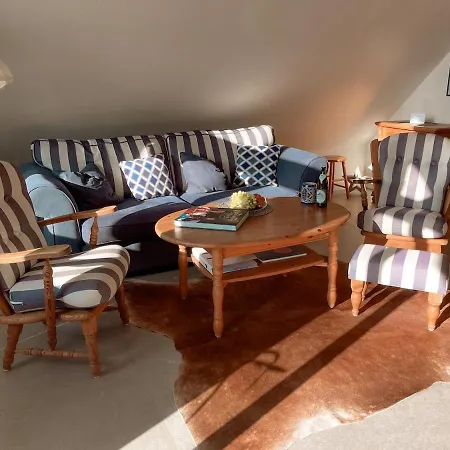 Gemütliche Dachgeschosswohnung Mit Balkon Apartment