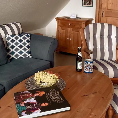 Gemütliche Dachgeschosswohnung Mit Balkon *