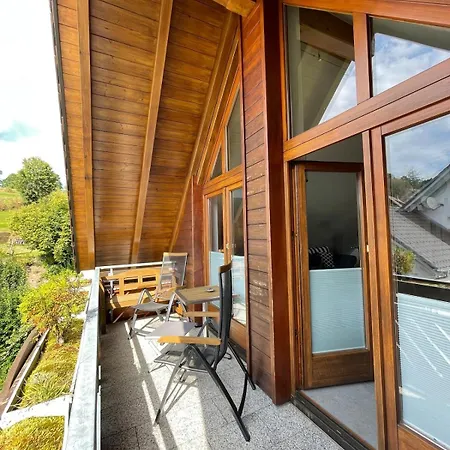 Gemütliche Dachgeschosswohnung Mit Balkon Apartment *